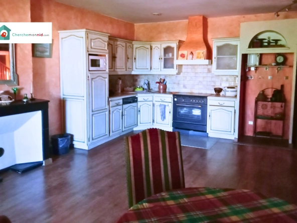 Maison 9 pièces avec commerce & piscine à Saint-Juéry - Opportunité d’investissement