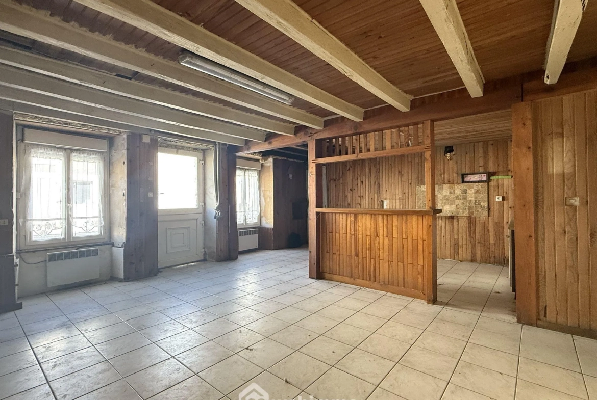 Maison à rénover de 74 m² à Coulombiers avec potentiel d'extension 