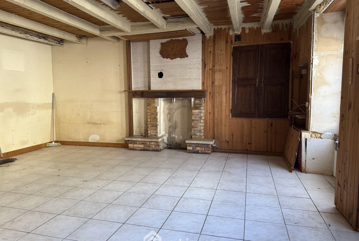 Maison à rénover de 74 m² à Coulombiers avec potentiel d'extension 