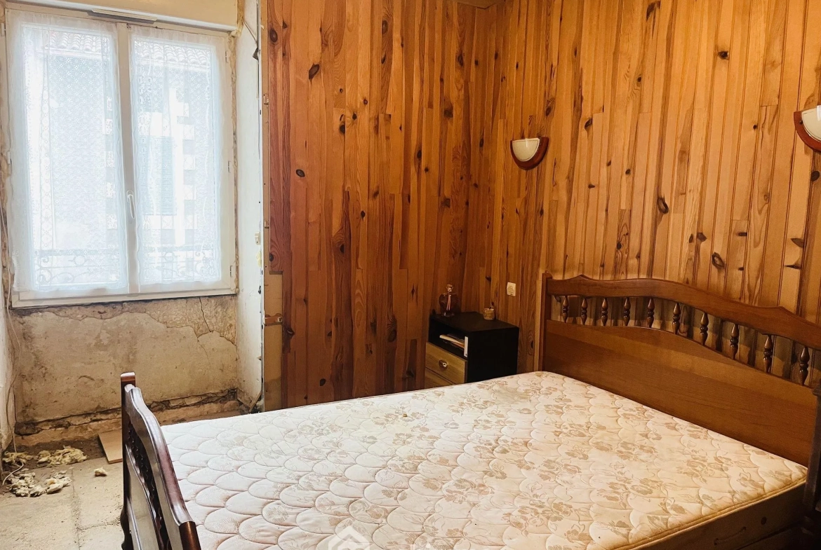 Maison à rénover de 74 m² à Coulombiers avec potentiel d'extension 