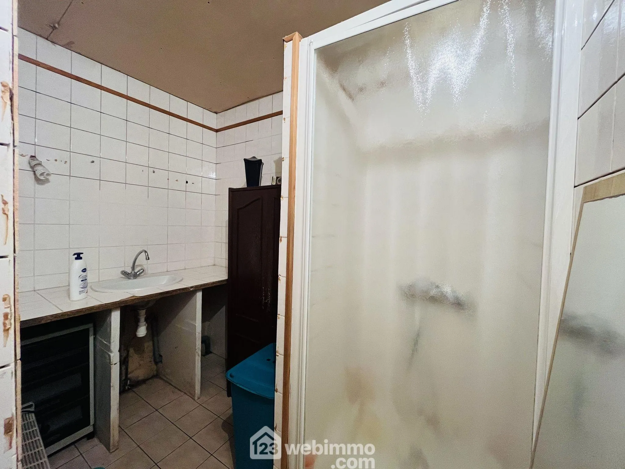 Maison à rénover de 74 m² à Coulombiers avec potentiel d'extension 