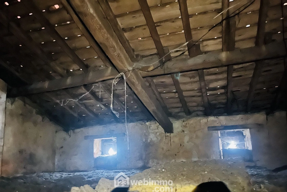 Maison à rénover de 74 m² à Coulombiers avec potentiel d'extension 