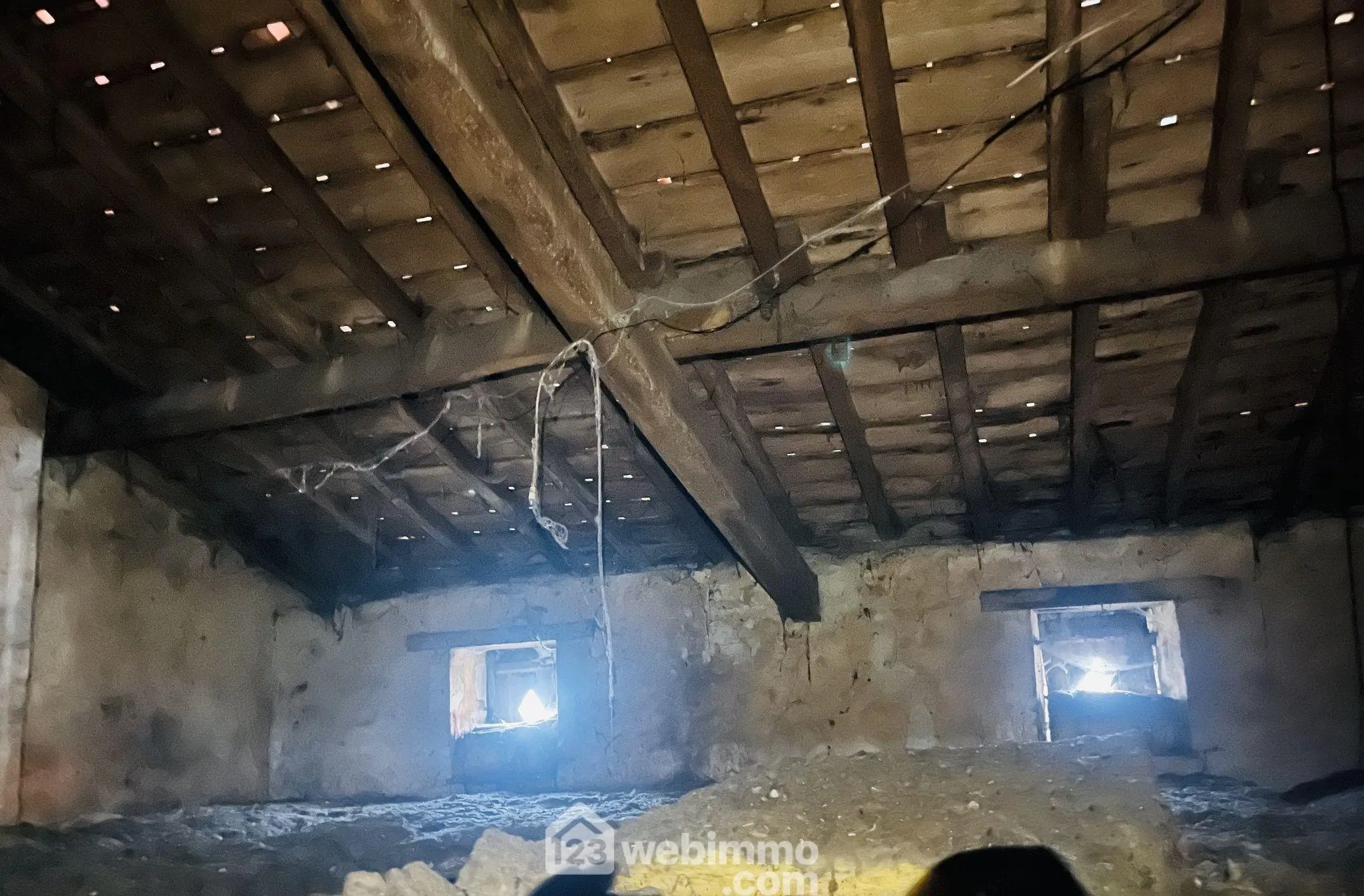 Maison à rénover de 74 m² à Coulombiers avec potentiel d'extension 