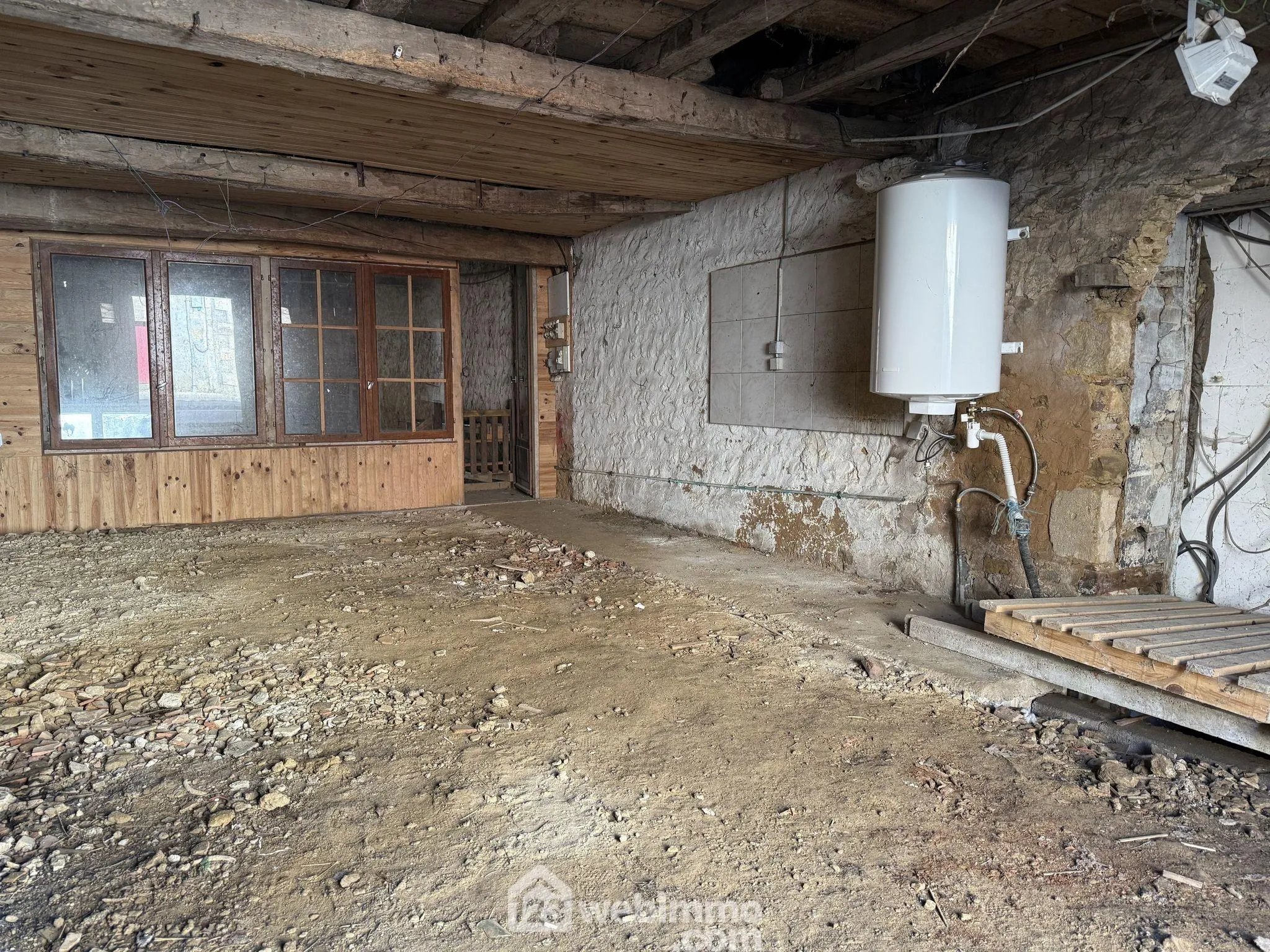 Maison à rénover de 74 m² à Coulombiers avec potentiel d'extension 