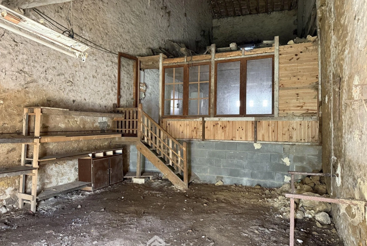 Maison à rénover de 74 m² à Coulombiers avec potentiel d'extension 