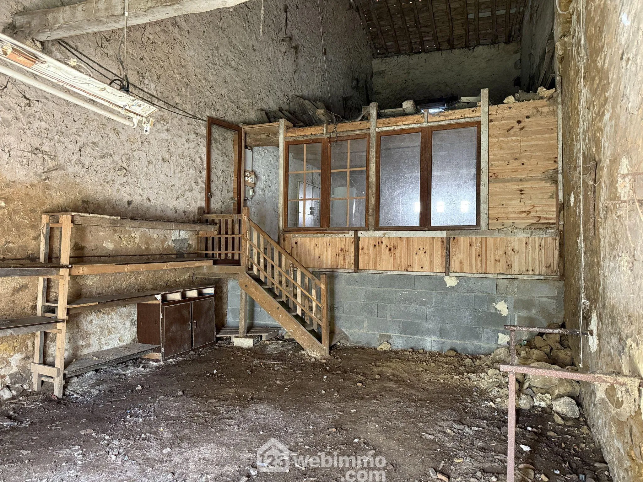 Maison à rénover de 74 m² à Coulombiers avec potentiel d'extension 
