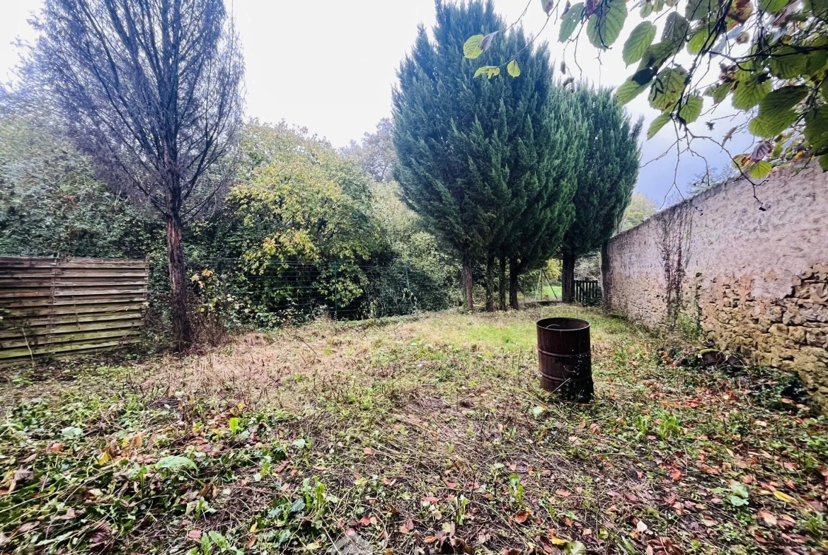 Maison à rénover de 74 m² à Coulombiers avec potentiel d'extension 