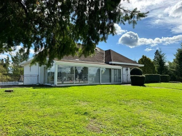 Maison familiale à vendre à Saint-Yan avec terrain et véranda, proche Paray-le-Monial