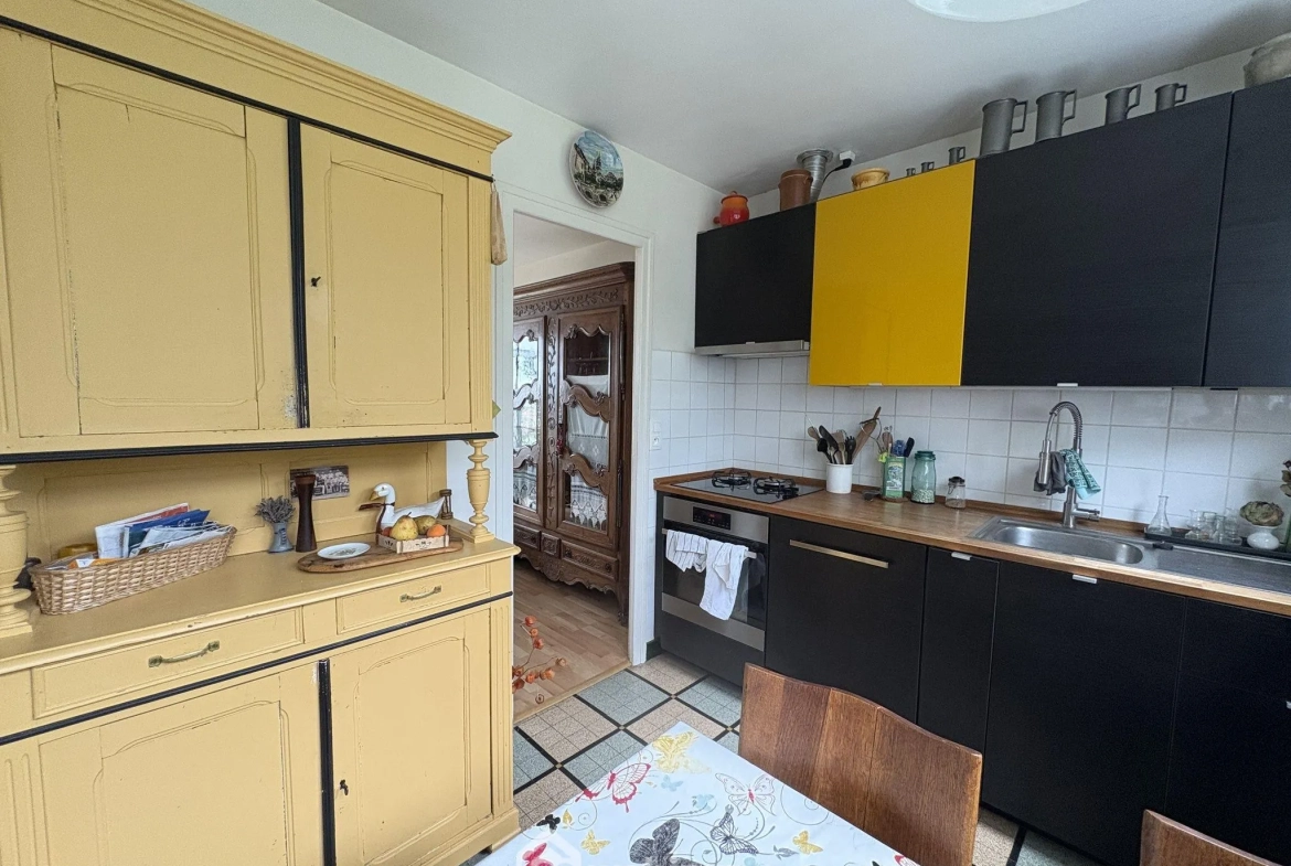 Maison à vendre à Bois-Guillaume avec jardin et potentiel à Mont Fortin 