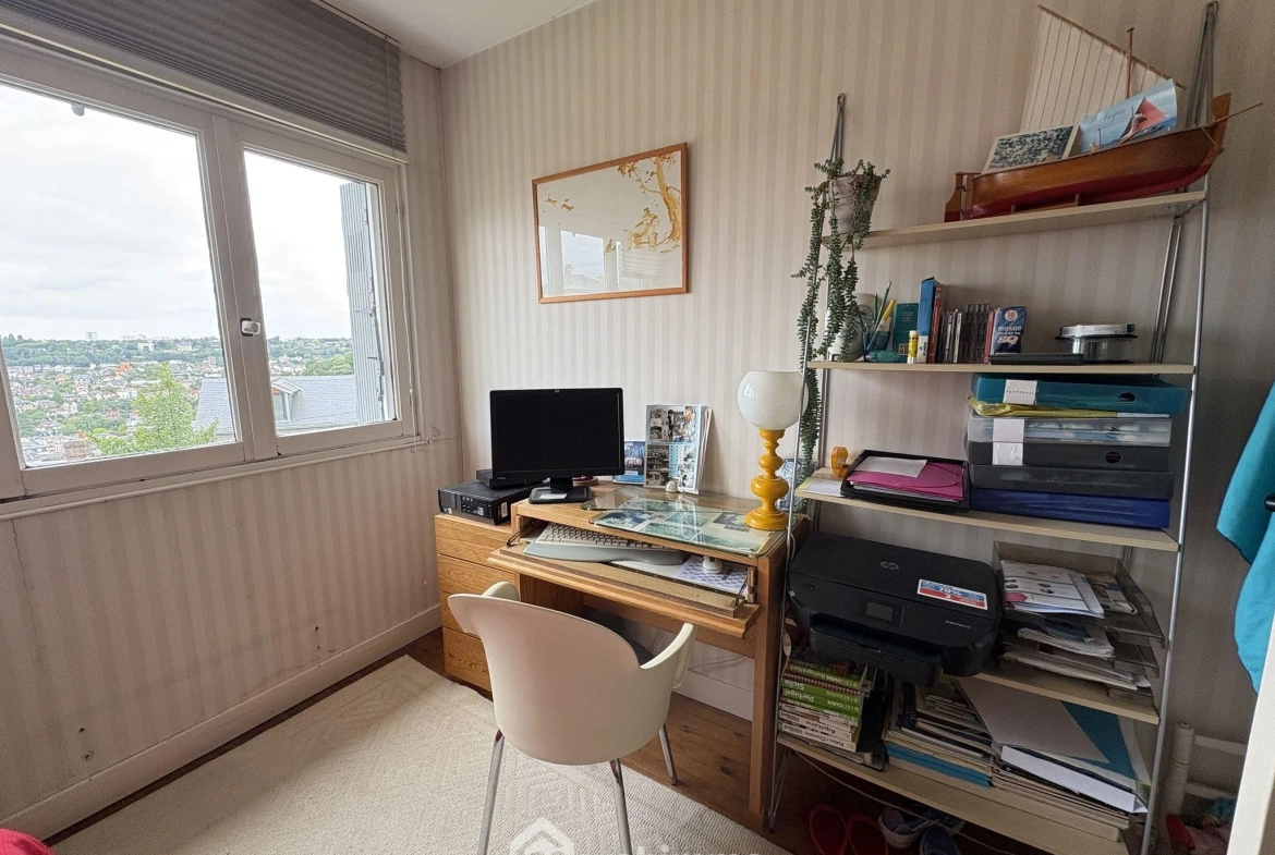 Maison à vendre à Bois-Guillaume avec jardin et potentiel à Mont Fortin 
