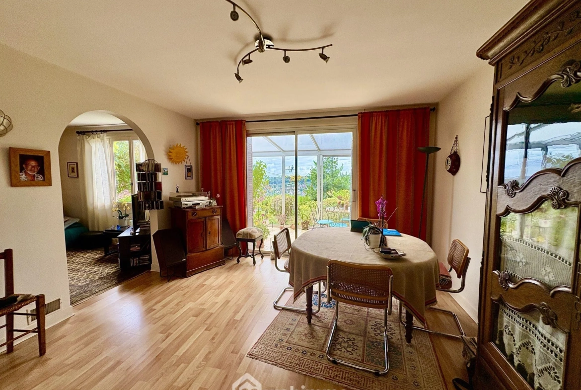 Maison à vendre à Bois-Guillaume avec jardin et potentiel à Mont Fortin 