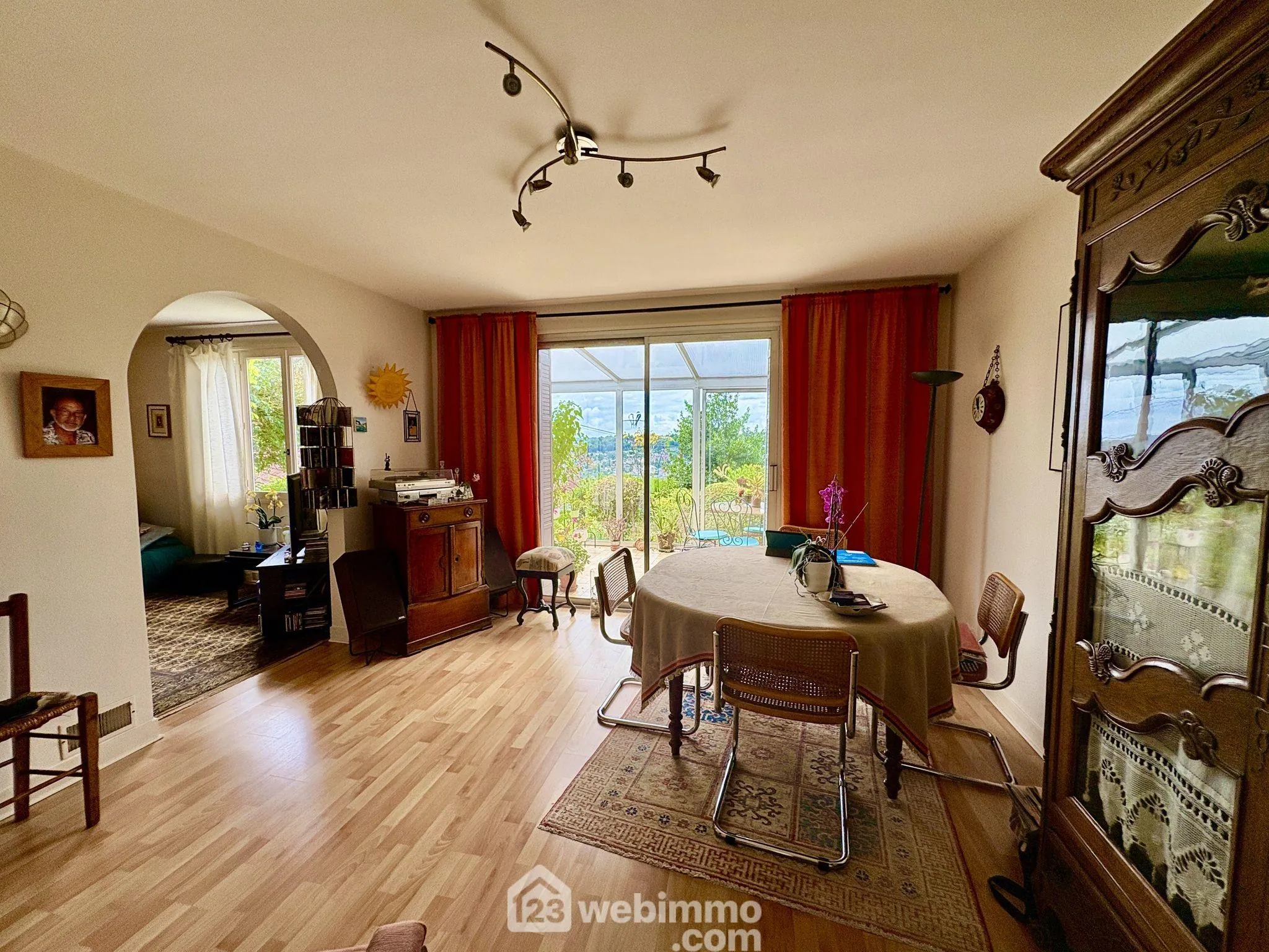 Maison à vendre à Bois-Guillaume avec jardin et potentiel à Mont Fortin 