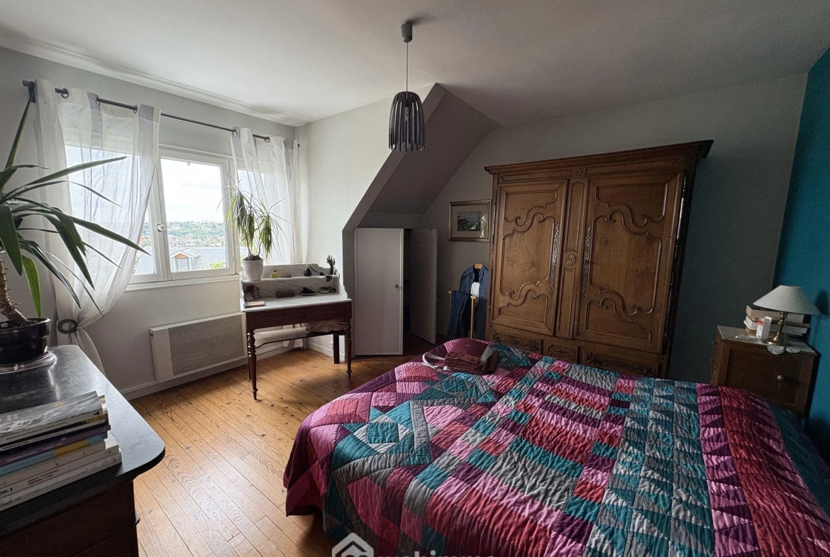 Maison à vendre à Bois-Guillaume avec jardin et potentiel à Mont Fortin 