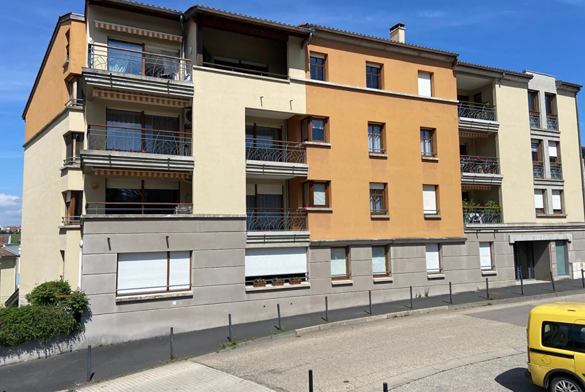 Bel appartement F4 à Roche-la-Molière avec terrasse et garage 