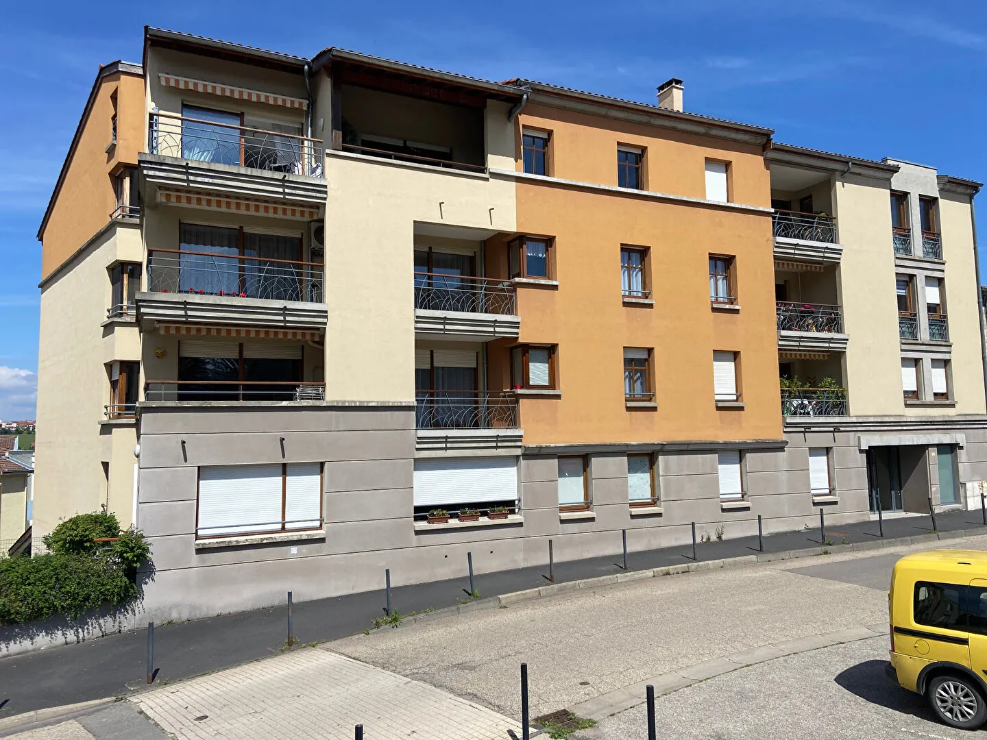 Bel appartement F4 à Roche-la-Molière avec terrasse et garage 