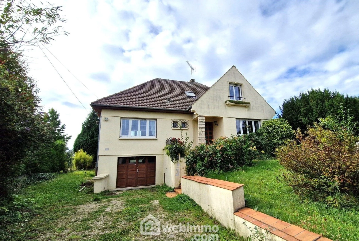 Maison individuelle de 141 m² avec jardin et garage à Laon 