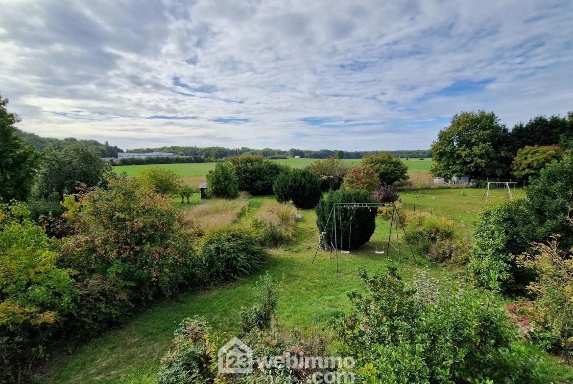 Maison individuelle de 141 m² avec jardin et garage à Laon 