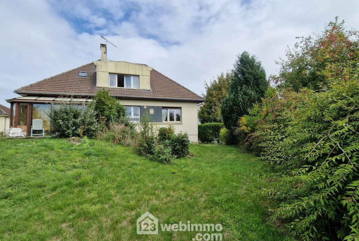 Maison individuelle de 141 m² avec jardin et garage à Laon 