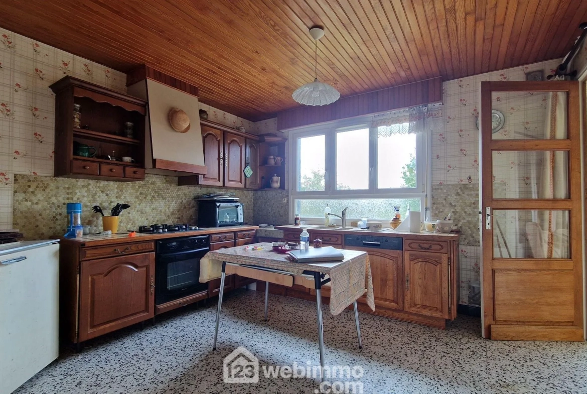 Maison individuelle de 141 m² avec jardin et garage à Laon 