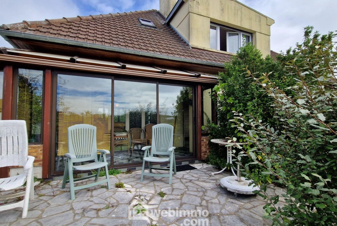 Maison individuelle de 141 m² avec jardin et garage à Laon 