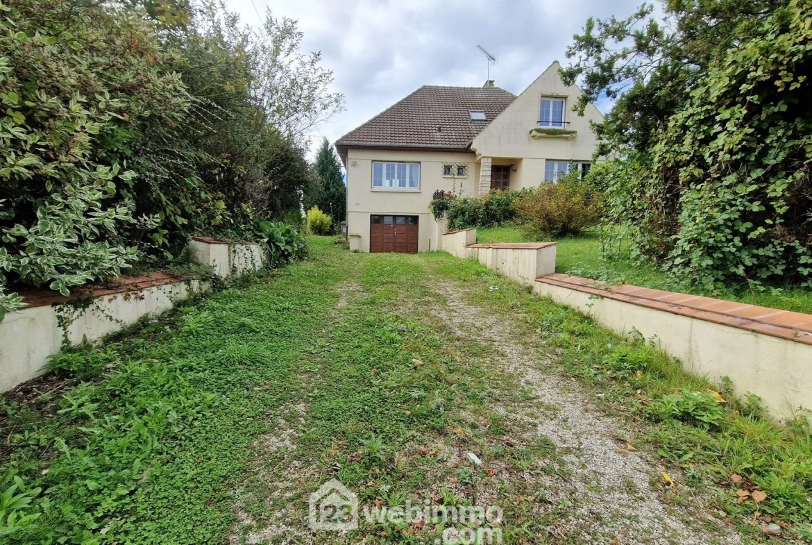 Maison individuelle de 141 m² avec jardin et garage à Laon 