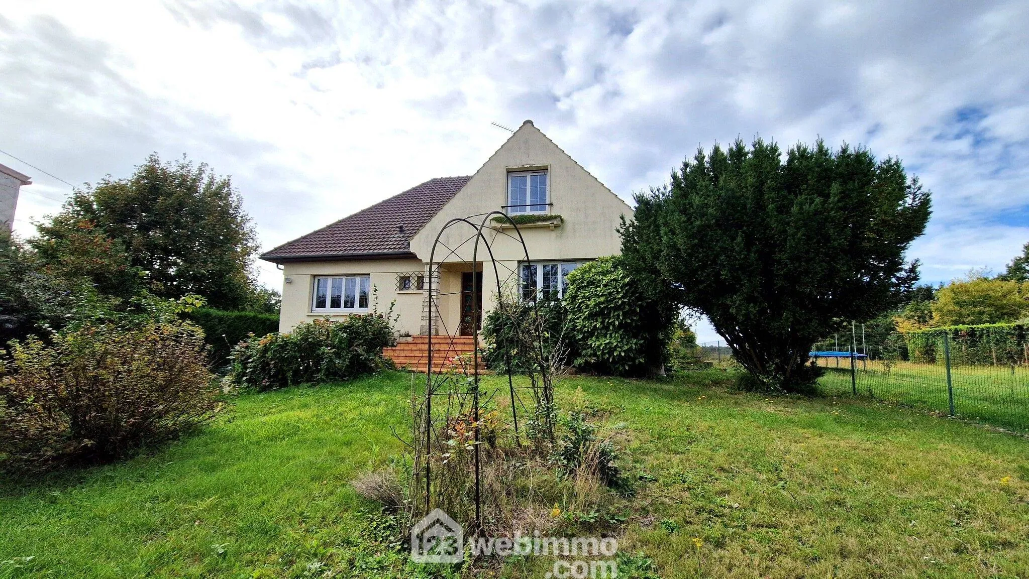 Maison individuelle de 141 m² avec jardin et garage à Laon 