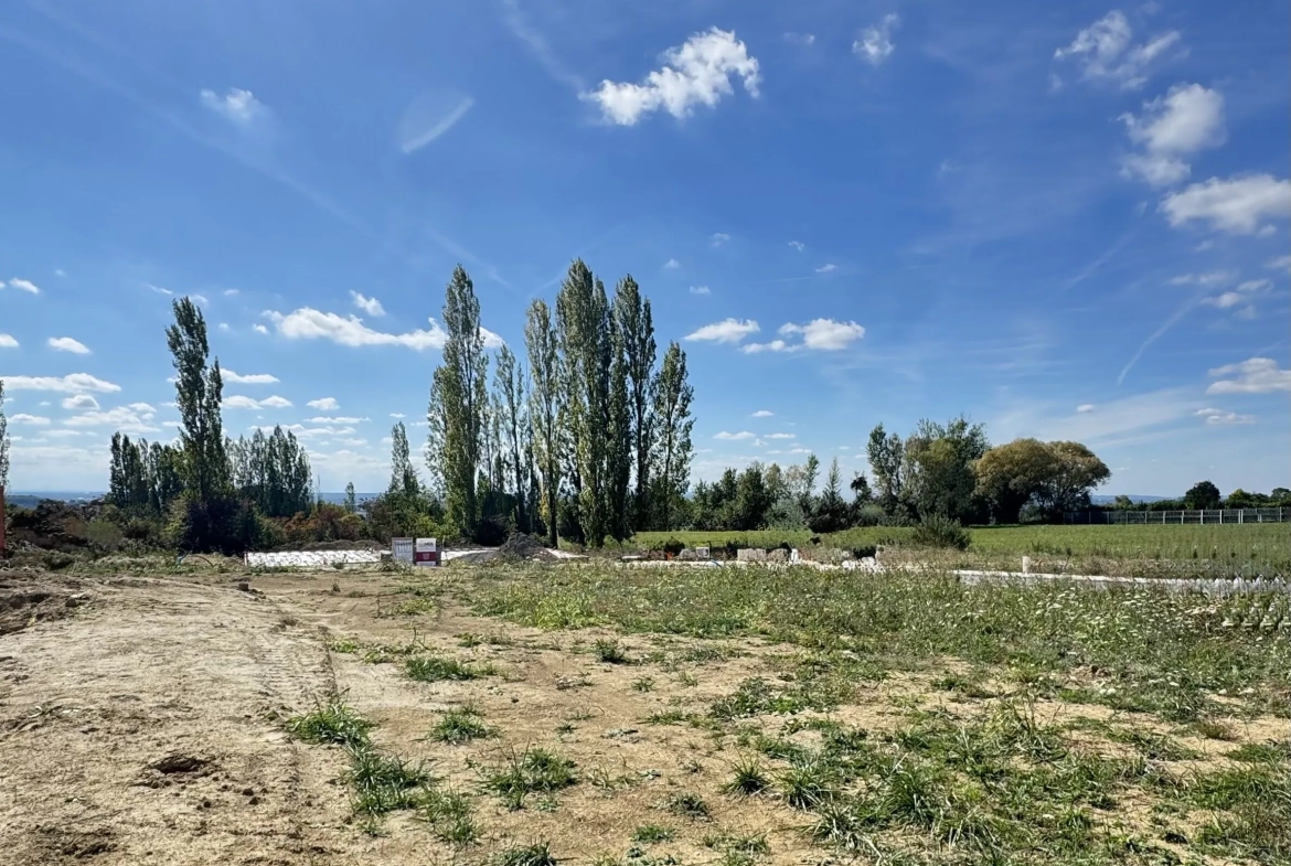 Terrain constructible de 613 m² à Bouloc, proche commodités 