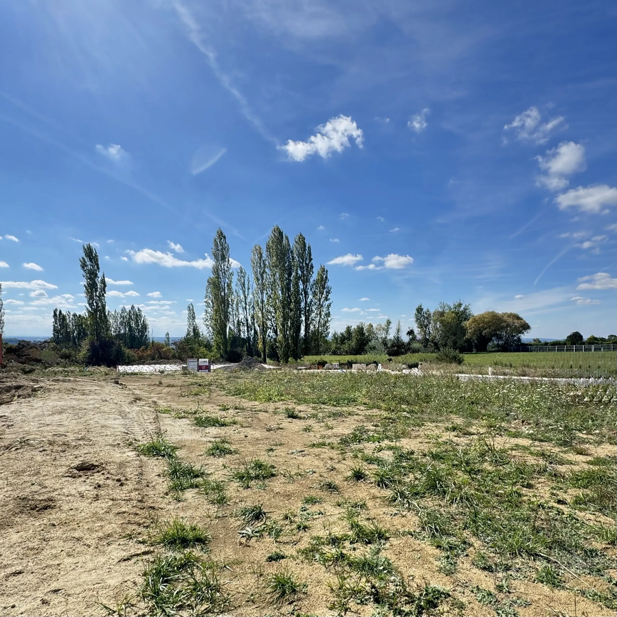 Terrain constructible de 613 m² à Bouloc, proche commodités 