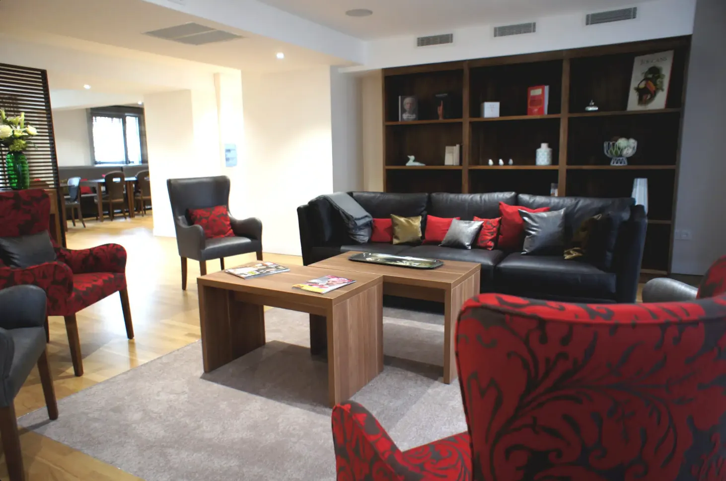 Investissement dans un appartement T2 sécurisé à Sèvres proche Paris, rendement attractif 
