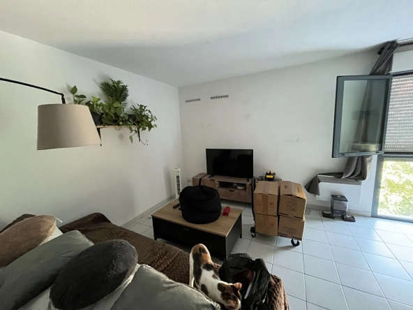 Appartement T2 à Cavaillon avec stationnement, securisé et proche commodités