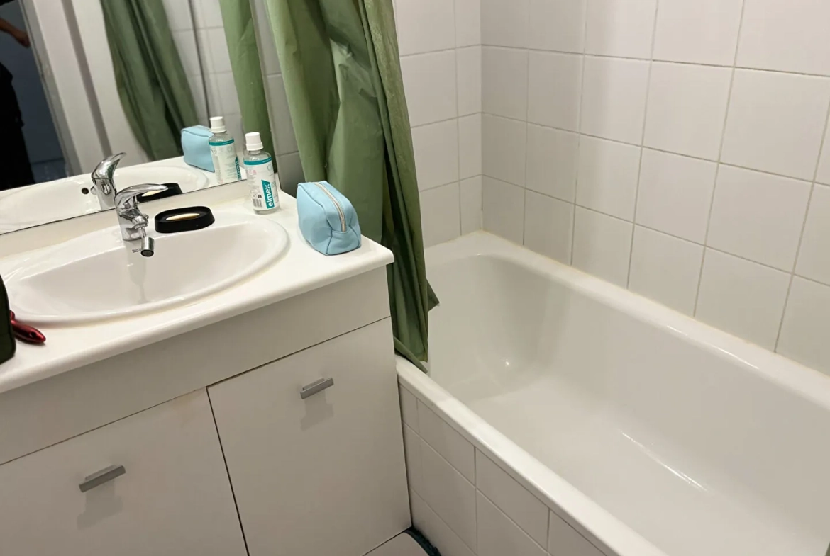 Appartement T2 à Cavaillon avec stationnement, securisé et proche commodités 