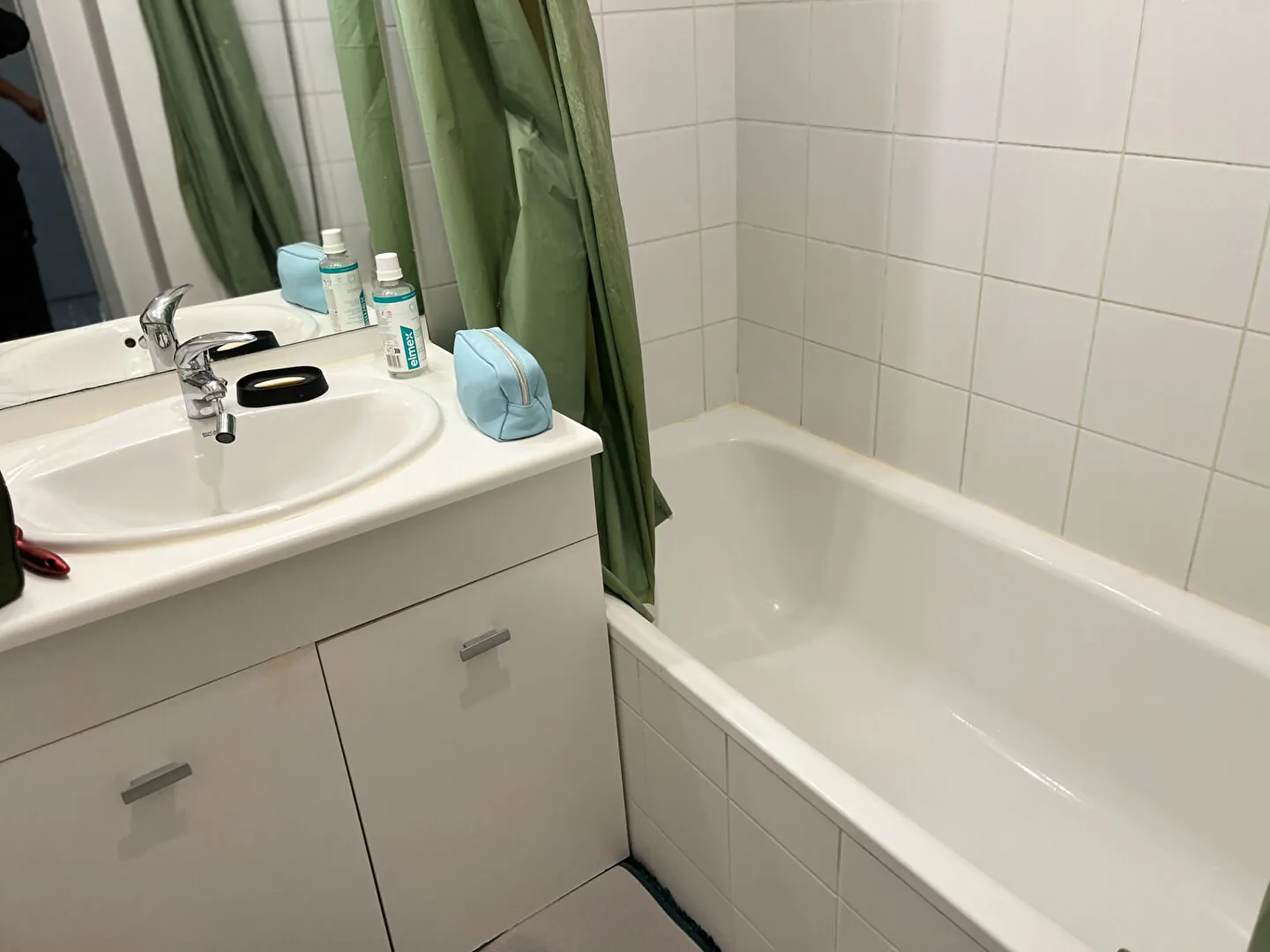 Appartement T2 à Cavaillon avec stationnement, securisé et proche commodités 