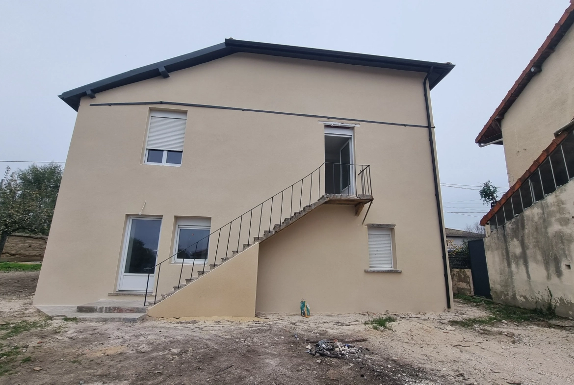 Maison rénovée de 159 m² à Vougy avec extérieur et parking privé, proche de Roanne 