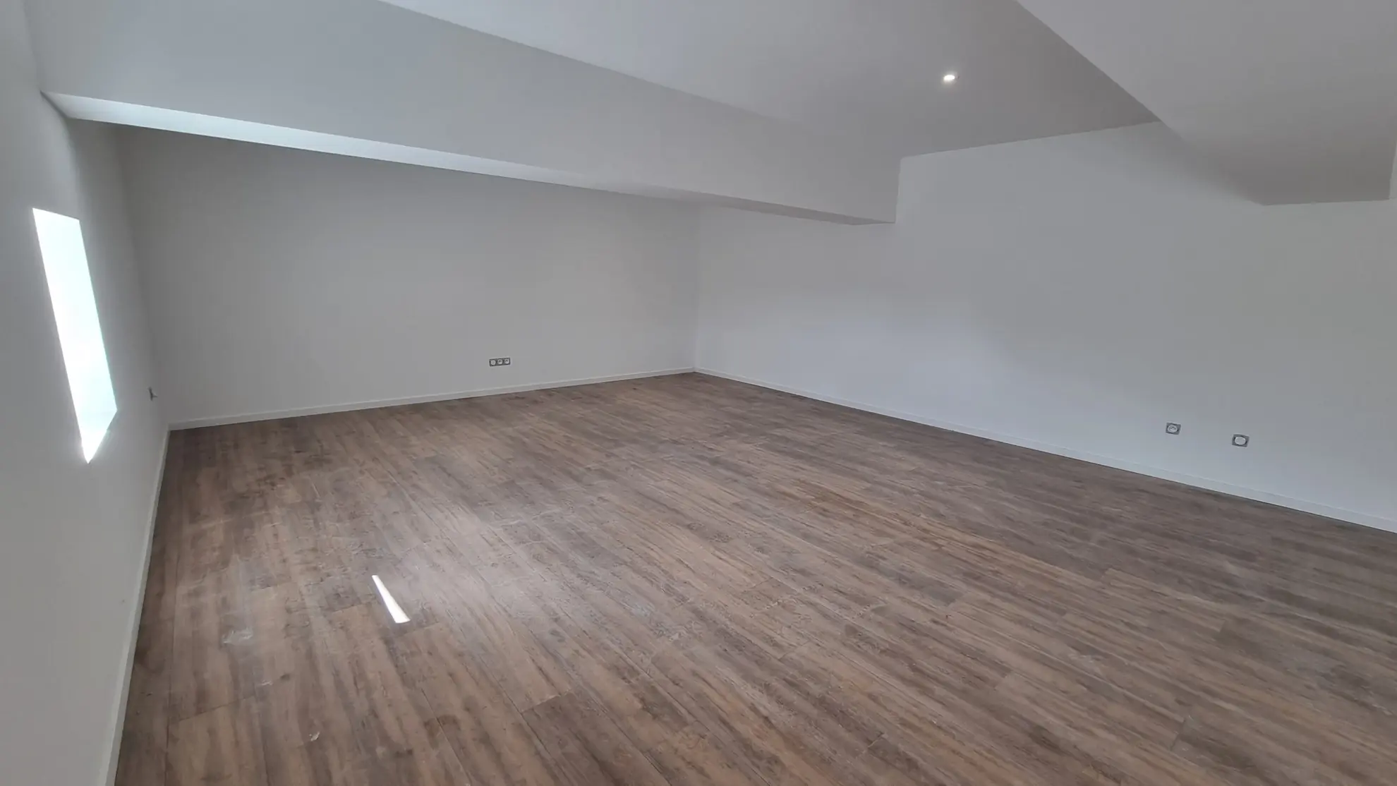 Maison rénovée de 159 m² à Vougy avec extérieur et parking privé, proche de Roanne 