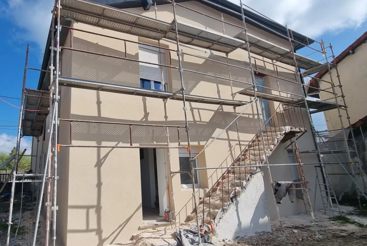 Maison rénovée de 159 m² à Vougy avec extérieur et parking privé, proche de Roanne 