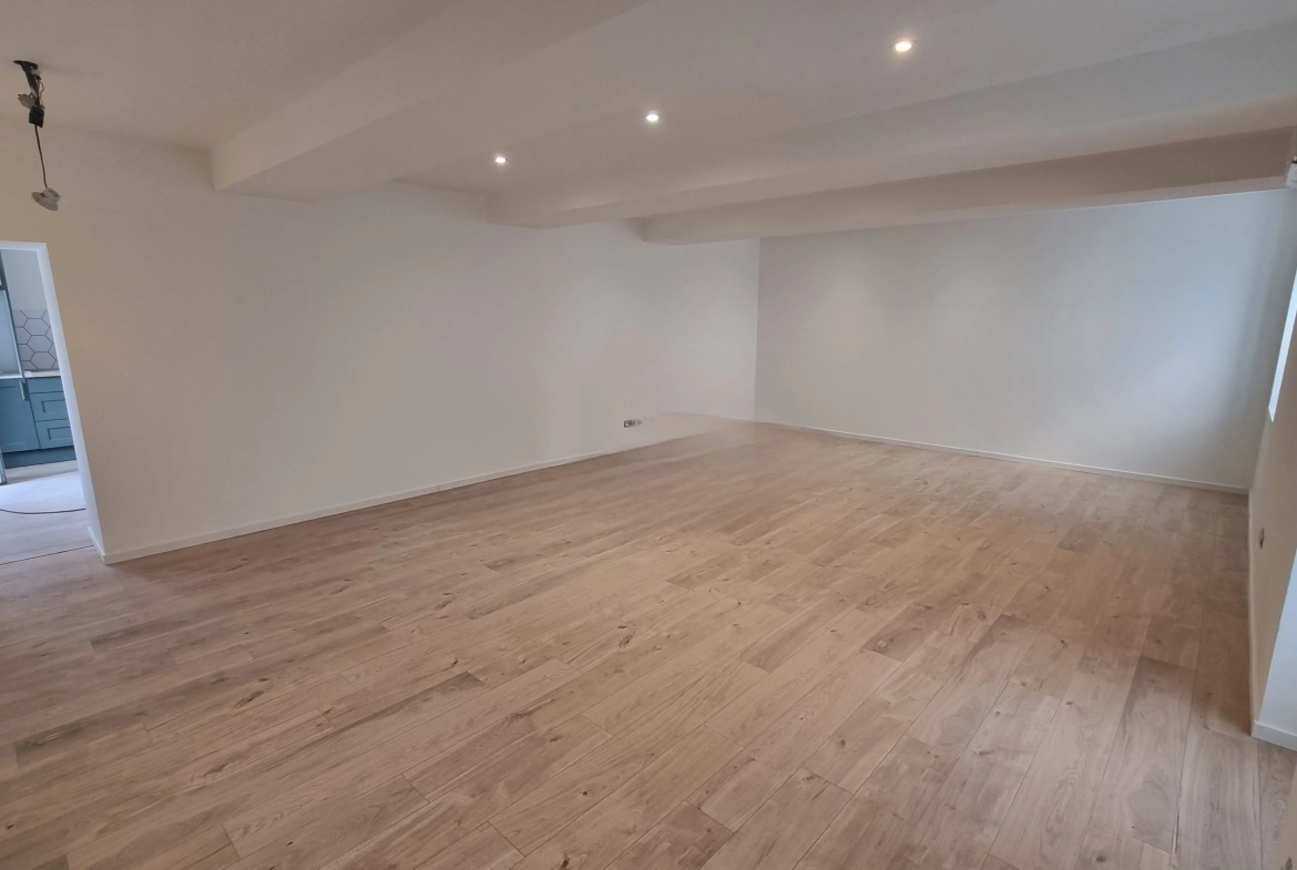 Maison rénovée de 159 m² à Vougy avec extérieur et parking privé, proche de Roanne 