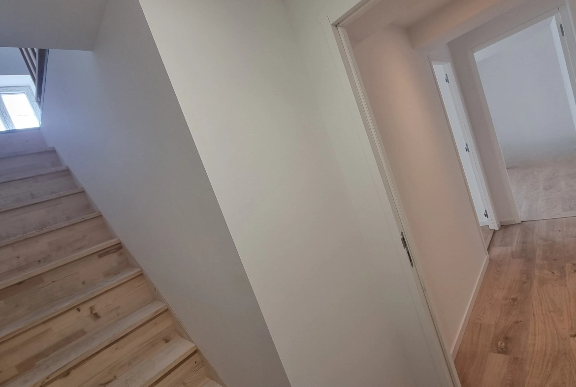 Maison rénovée de 159 m² à Vougy avec extérieur et parking privé, proche de Roanne 
