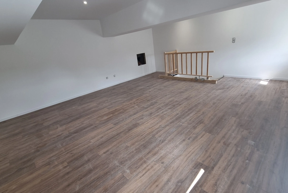 Maison rénovée de 159 m² à Vougy avec extérieur et parking privé, proche de Roanne 