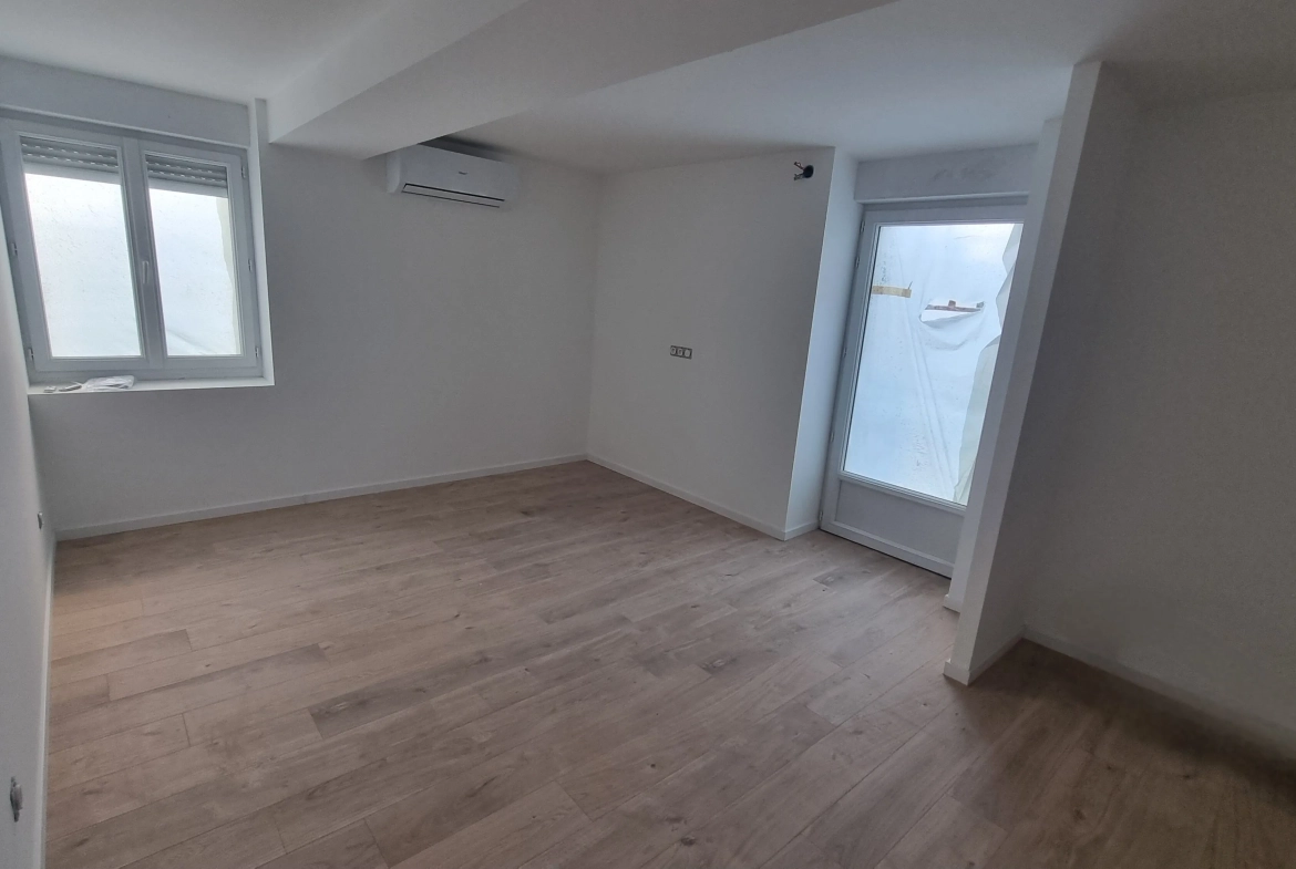 Maison rénovée de 159 m² à Vougy avec extérieur et parking privé, proche de Roanne 