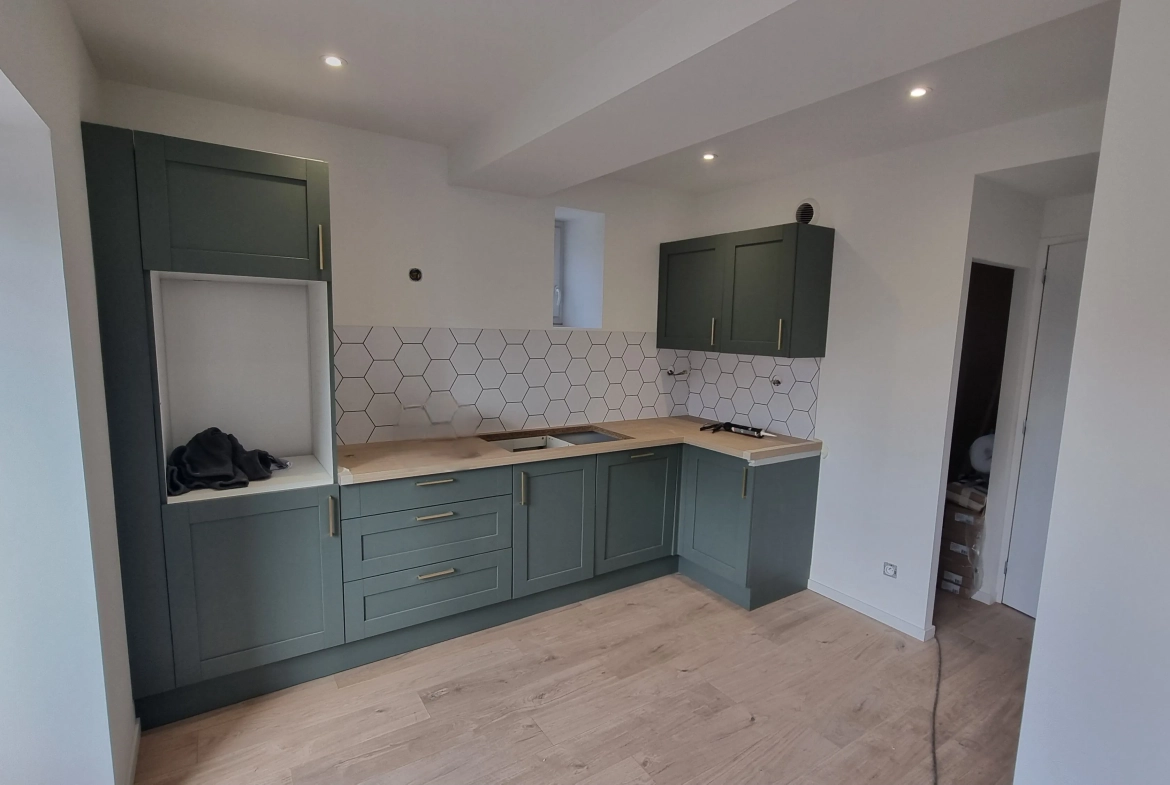 Maison rénovée de 159 m² à Vougy avec extérieur et parking privé, proche de Roanne 