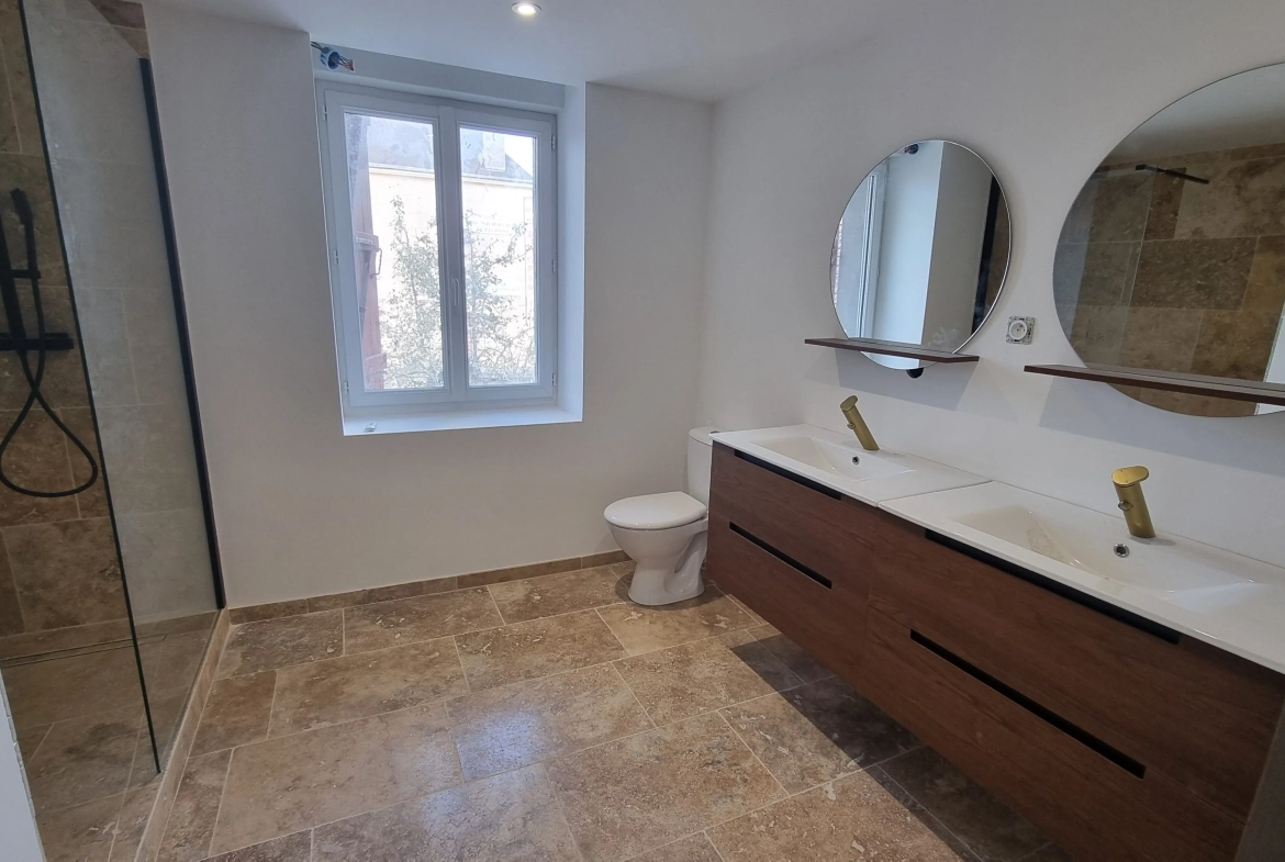 Maison rénovée de 159 m² à Vougy avec extérieur et parking privé, proche de Roanne 