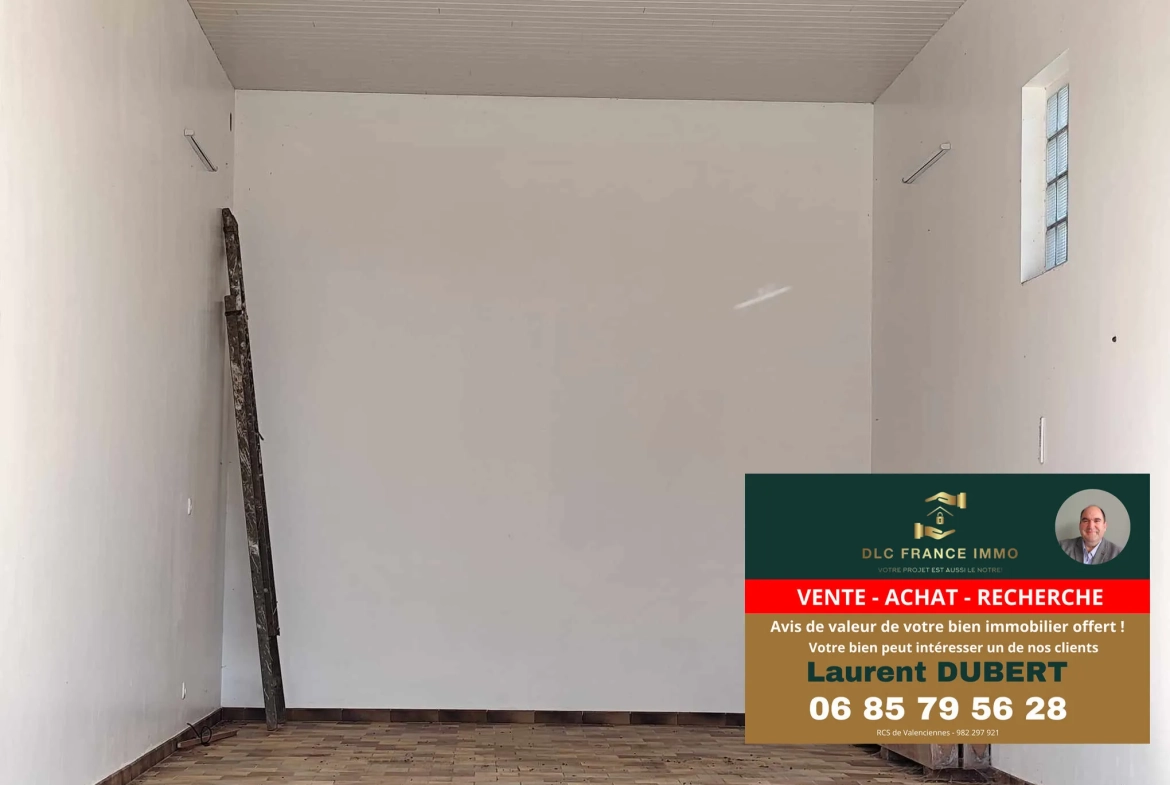 Grand garage de 40 m² avec terrain constructible à Jolimetz 