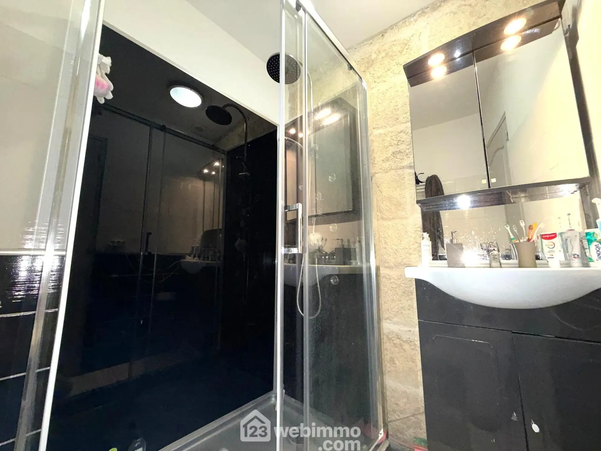 Maison duplex de 105 m² à Vauvert avec deux logements séparés 