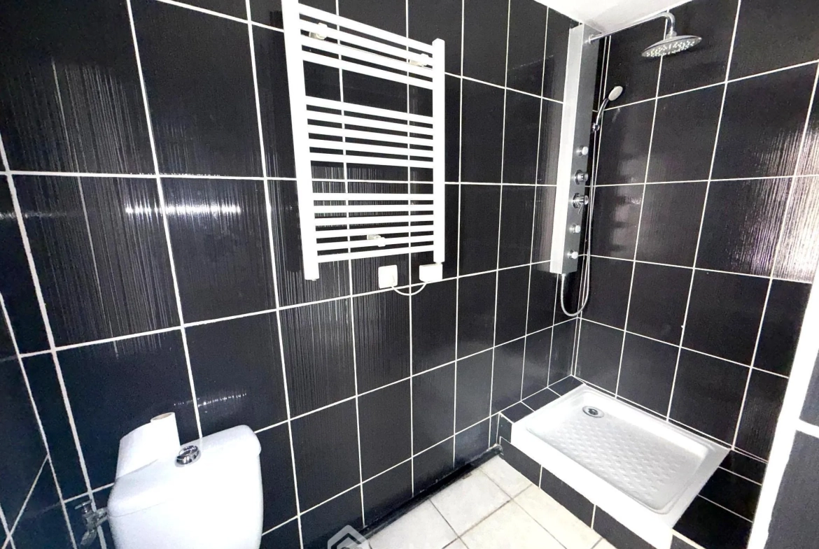 Maison duplex de 105 m² à Vauvert avec deux logements séparés 