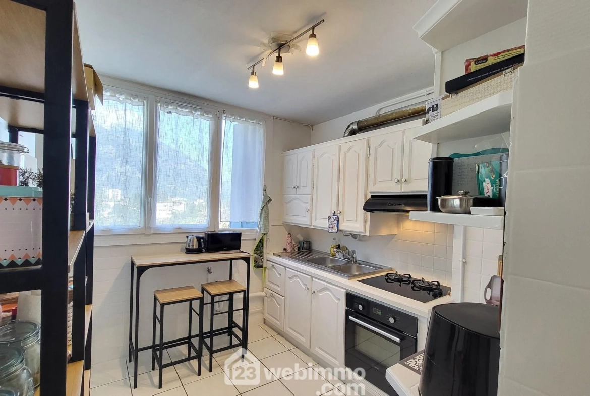 A vendre appartement lumineux de 71,25 m² à Fontaine avec vue sur Belledonne 