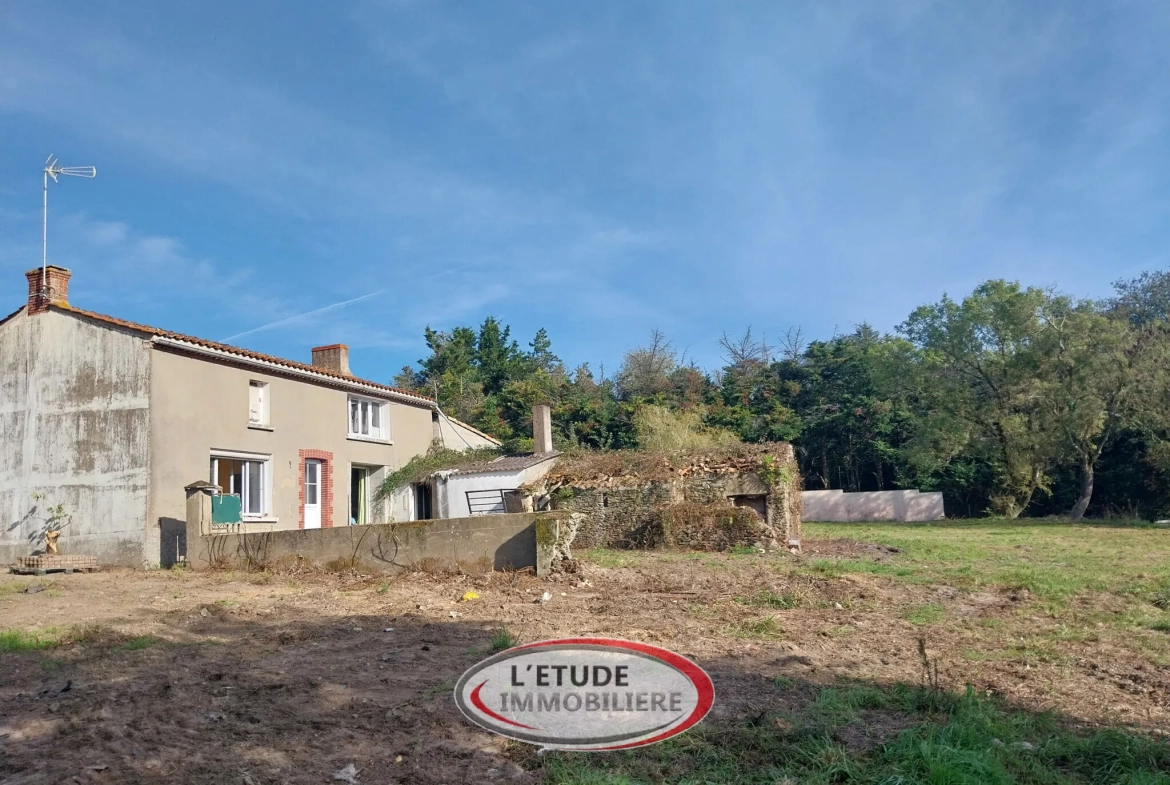 Maison en pierres avec vue sur la vallée du Tenu – Proche Saint-Même 