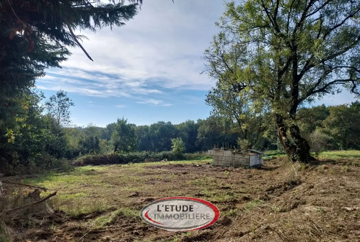 Maison en pierres avec vue sur la vallée du Tenu – Proche Saint-Même 