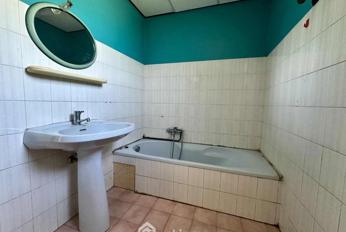 Maison familiale de 96 m² à Biguglia avec jardin et garage pour rénovation 