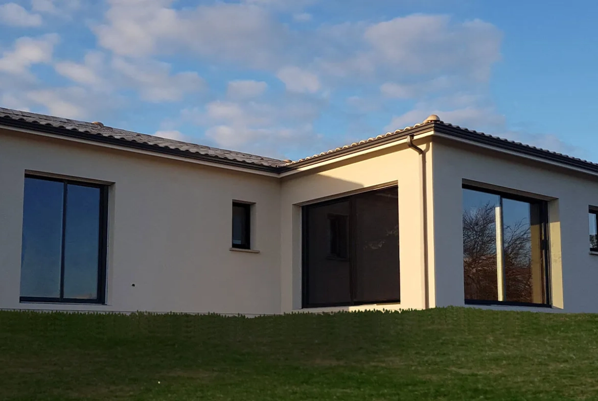 Maison neuve en L à Revel-Tourdan avec 3 chambres et terrain de 658 m² 