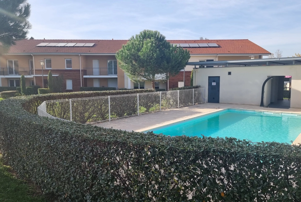 Appartement T4 avec terrasse, piscine et parking à Roanne - Résidence sécurisée 